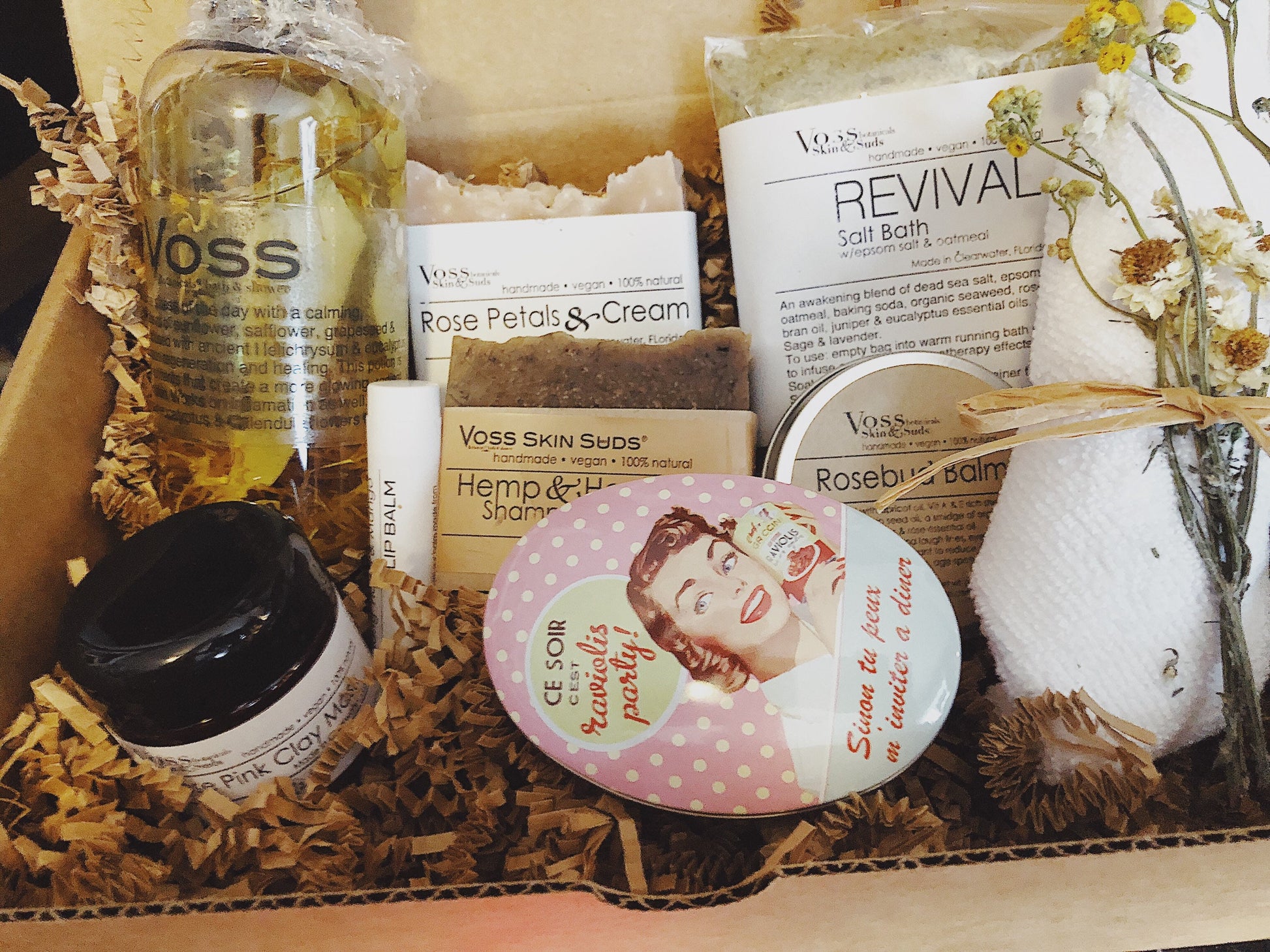 ROMANCE box for him and her PRODUCT FOOTPRINTS Natural ingredients Phthalate, Sulfate, Petroleum & Paraben Free Vegan Free of Synthetic Fragrances Free of Synthetic Dyes GMO & Gluten-free Non Toxic Handmade Sustainable Innovation Made in the USA Cruelty Free Zero Waste Low Carbon Footprint eco friendly   Holiday care package gift box gift for her relaxation gift self care box self care gift box spa gift box spa gift set thank you gift box birthday gift new mom gift relaxing bath set
